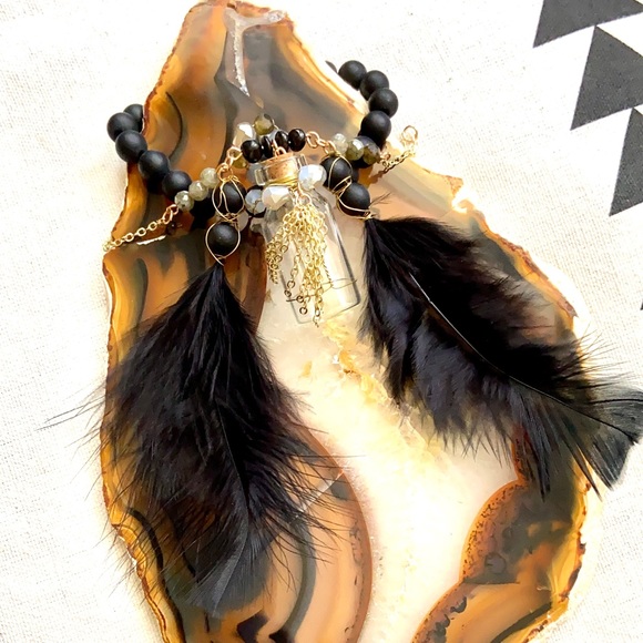 ⚡️ ONYX & TOURMELATED QUARTZ FEATHER HAND CHAIN ⚡️ - Picture 7 of 8